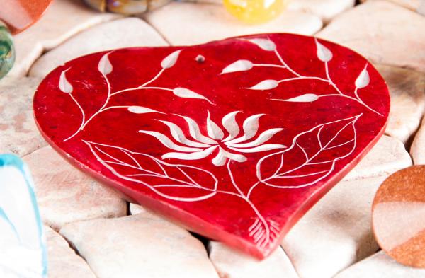 Rotes Herz mit Lotusblume - Räucherstäbchenhalter Speckstein - Berk